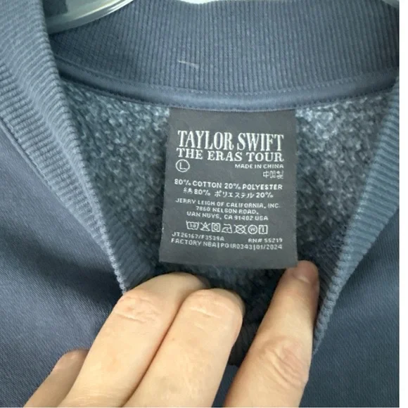 Taylor Swift The Eras Tour Official Sweatshirt NWOT size L I-10 - Picture 2 of 5